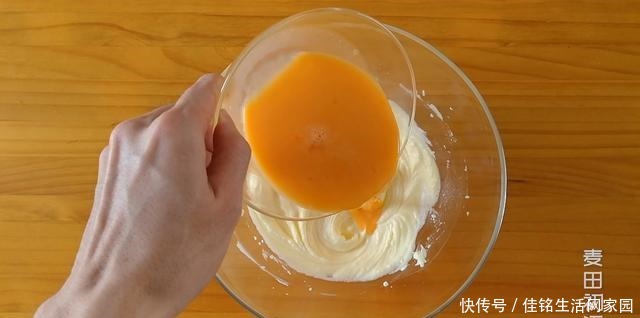 简单|超简单的巴斯克芝士蛋糕,芝士香味浓郁,口感非常细腻