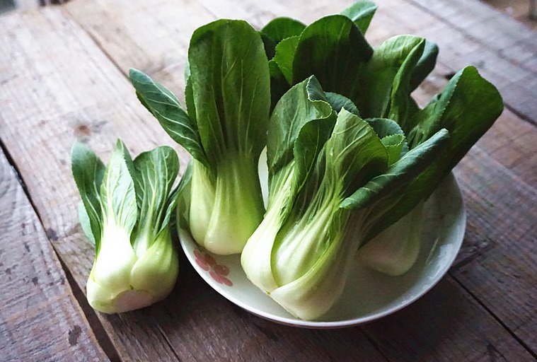 翠绿|炒青菜,不能直接下锅炒!大厨教你3个技巧,脆嫩翠绿不变黑,香