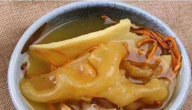  女人|女人月经量少别担心，多食4种食物，补气养血，子宫更健康