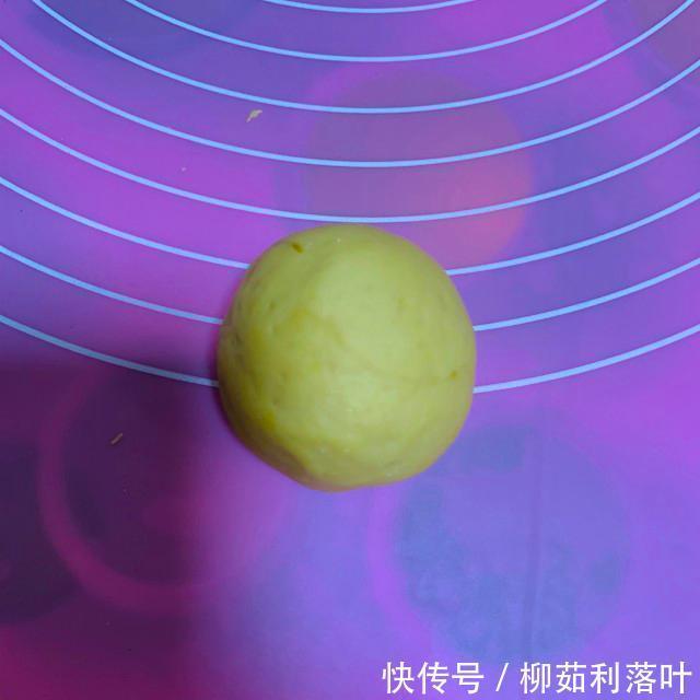  豆沙包|南瓜豆沙包，金黄色很是诱人