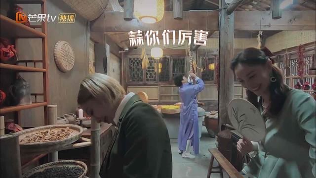  宁静|杨幂张雨绮旗袍对打，谁的曲线更曼妙？大张伟带宁静郑希怡张雨绮玩密逃崩溃