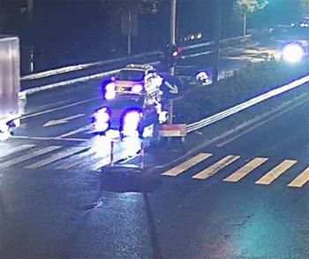  李某|两车追尾后试图“大变活人”？但是逃不过宝山警察的火眼金睛