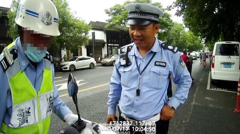  电话|什么？派出所接到交警电话：76岁假交警竟然出现在闹市区