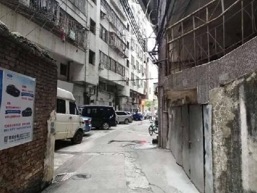 无物|僵尸车曝光台3：禅城城门西路无物管的老旧小区，2辆车2年未挪