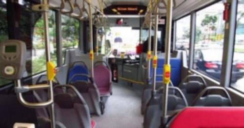 刚出狱|乘公交寻找猎物，外国男刚出狱又非礼13岁女生：我没非礼她，我在解压