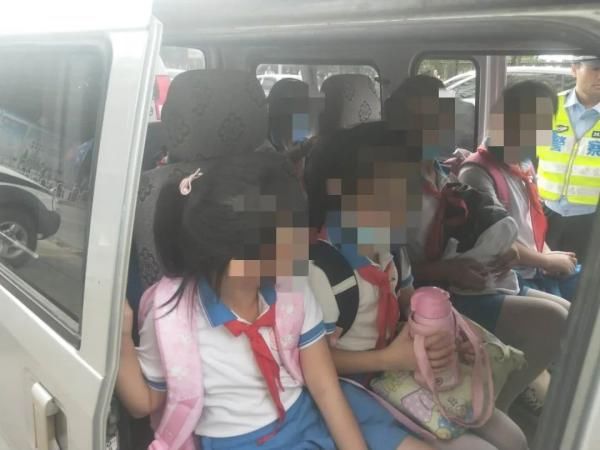 面包车实际搭载|你拉的可都是孩子！