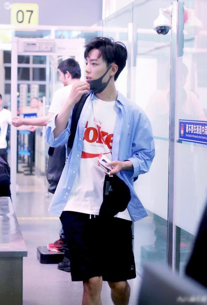  句话|肖战为何非要带着粉丝全身而退？小飞侠又为何要在一棵树上吊死？