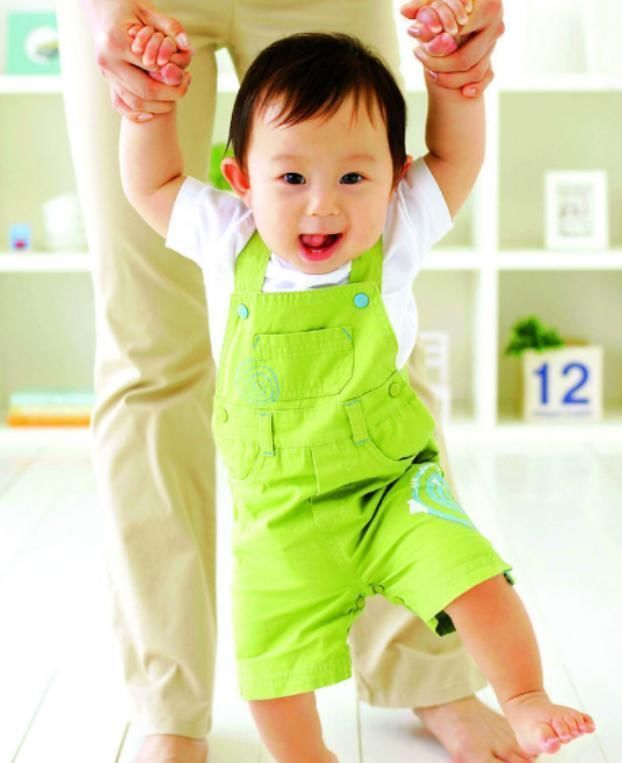 男孩|公共汽车上，男孩屡次踢踹乘客，教育无果后，受害人的反击太残忍