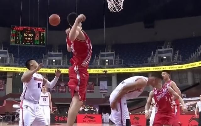  伤情|阿联无对抗受伤，谁注意到杜锋？立马站起安排换人，伤情也已公布