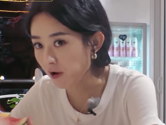  赵丽颖|赵丽颖西瓜吃播一幕你不能错过！果然毁掉女神的行为就是吃瓜！