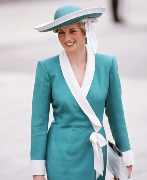 着装|戴安娜王妃着装高清美图大赏，驾驭八九十年代穿搭，引领今日潮流