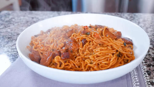 包装袋|为了吃到方便面包装袋上的牛肉面,我用了半斤牛肉,真过瘾