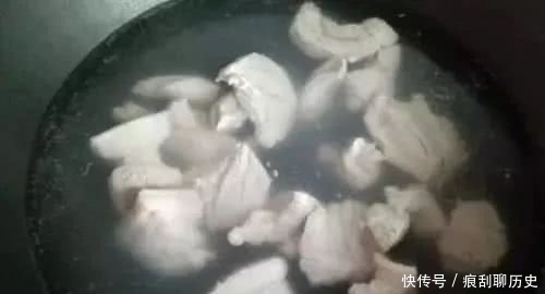 脏东西|无论什么肉,越焯水越脏?43年老厨子:多这一步,脏东西自己出来
