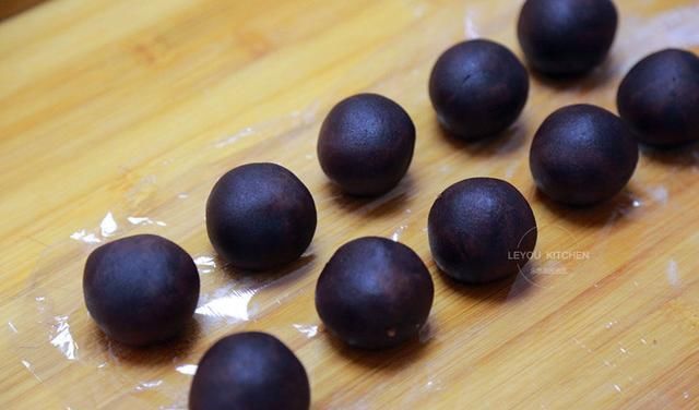 新意|在家做月饼，换个样子更有新意，端上桌就被一抢而光