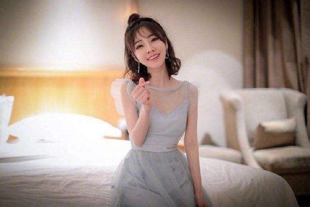  期待|神神秘秘的冯提莫，最近是又要录制新的歌曲吗？网友：好期待！