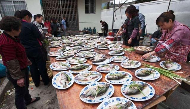 农村|宁愿在农村吃300元一桌的酒，也不愿在酒店摆一桌，这是为何？