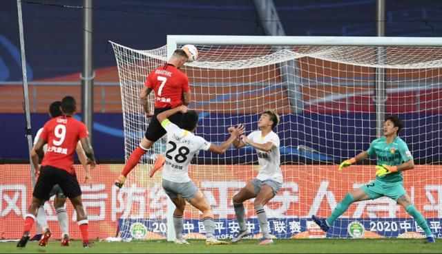 华夏幸福|够狠!上港4-0大胜力压国安排第一 500万新援一人独造3球