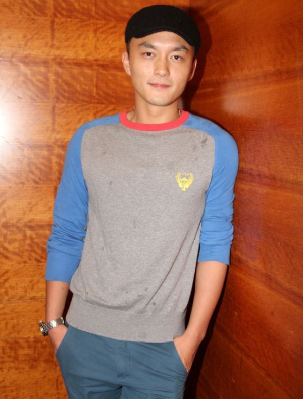  救护车|男星醉驾出车祸，烂醉如泥被扶上救护车，两度饮酒出事或面临收监