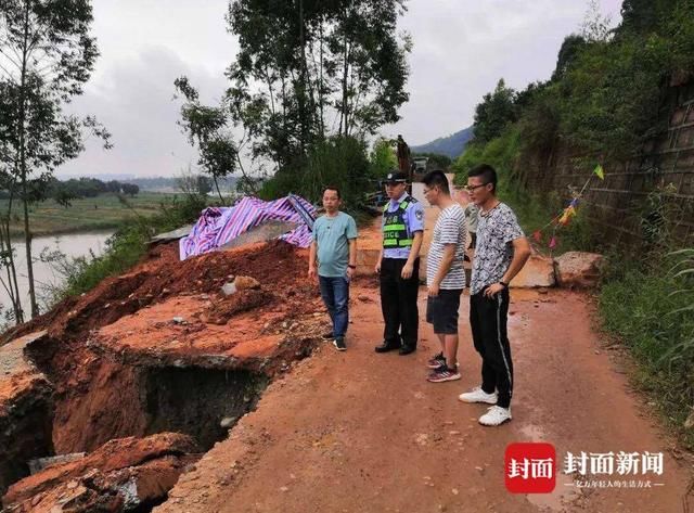 中断|四川乐山荔枝湾一道路滑坡中断 现已抢通便道