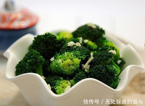 玉米|蒜蓉西兰花,小菜凉拌芦笋,莲藕玉米炖排骨