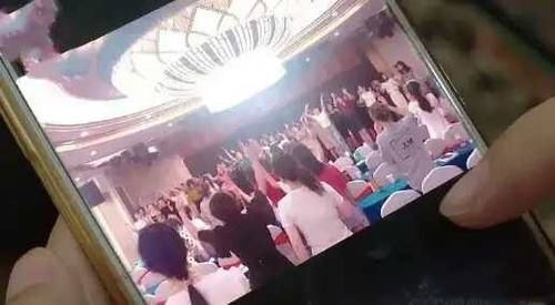 最终|美容院老板被骗,集体“洗脑”花几十万买内衣,最终人去楼空