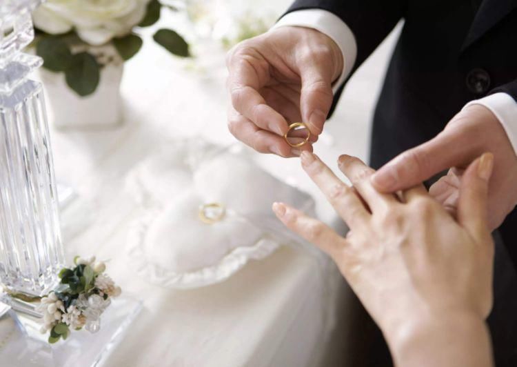 母亲|谈婚论嫁时,女方该不该讨要彩礼钱?这三个母亲的回答,太现实