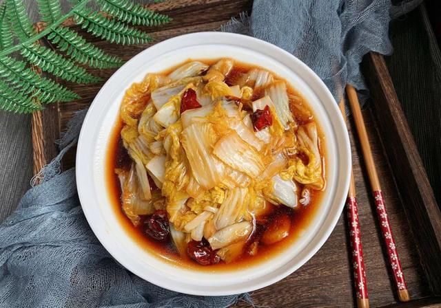  难怪|醋溜白菜，先放醋还是先炒白菜？厨师长：都不对，难怪炒的不好吃