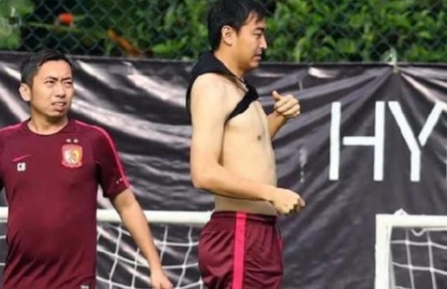 女排|男篮队长腹肌,女排队长腹肌,再看国足队长的,差距一目了然!