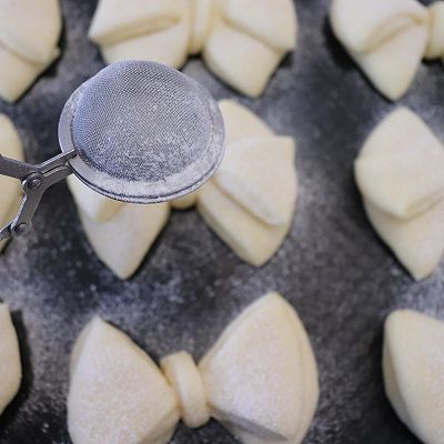  面团|蝴蝶结面包怎么做