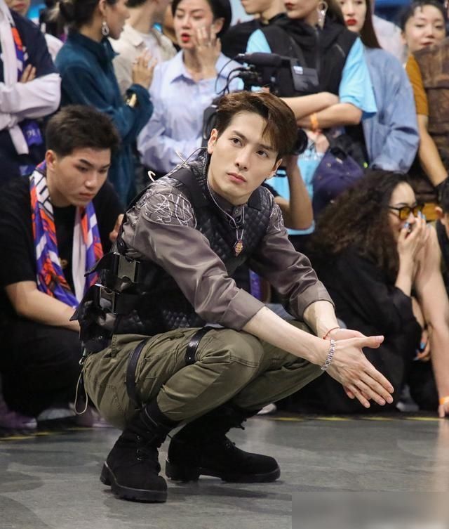  辛苦|《这街》王一博赢过王嘉尔，却输给张艺兴，网友：钟汉良辛苦了