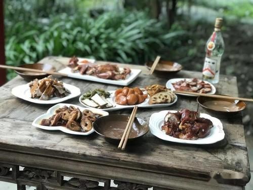 崇州|崇州味道,万春老卤的鸭头,一口咬下去