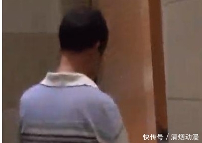  小时|地铁上一男两女进入公厕1小时，警察前来制止，男子：她们自愿的