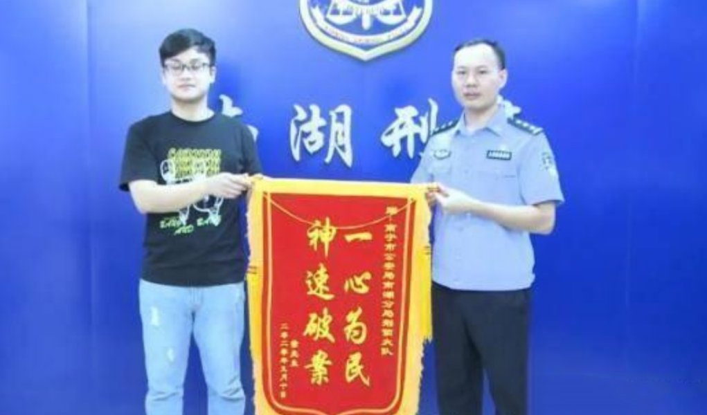 没人认领|女子从店铺偷走2万元背包，被捕后还强词夺理：我是顺手拿不是偷