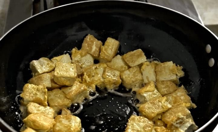 炒出香味|这是家人最爱吃的下饭菜,上锅一焖,鲜嫩又下饭,一周吃3次