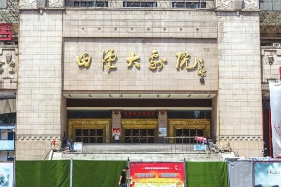  欢歌笑语|长沙最后的歌厅再现欢歌笑语 旗下艺人既登台演出也当网红