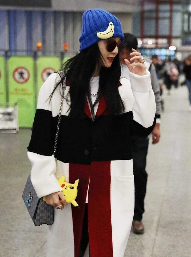  范冰冰|范冰冰又开始乱穿衣！身上堆了七八种颜色，真的不要学