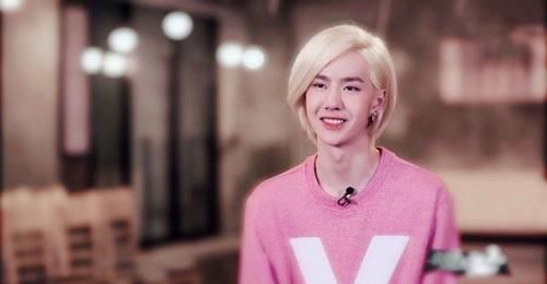  失误|素人舞者靠失误，夺走节目高光时刻，无奈王一博表情成最大亮点