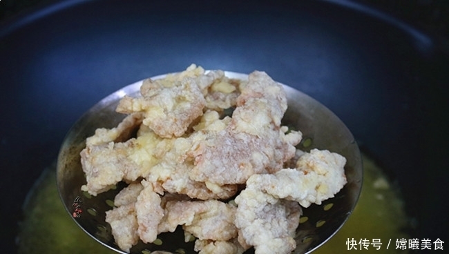  家常|这款家常开胃菜，孩子隔三差五就喊馋，酸甜香酥，连汁都不剩