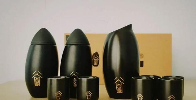 份好的文案|年轻的人如何对待白酒:新文案、新包装、新营销