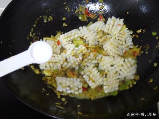 鱿鱼花卷|天一热,家里最馋这菜,鲜辣酸爽,肉嫩肥美,开胃下饭
