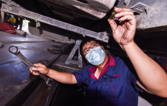  高温|北京1.5万辆公交高温下运转如常，背后有帮“美容师”