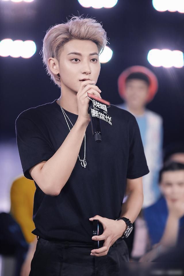  张艺兴|张艺兴饕餮舞台，看几次才能看懂，今年“四子”鹿晗才是最大赢家