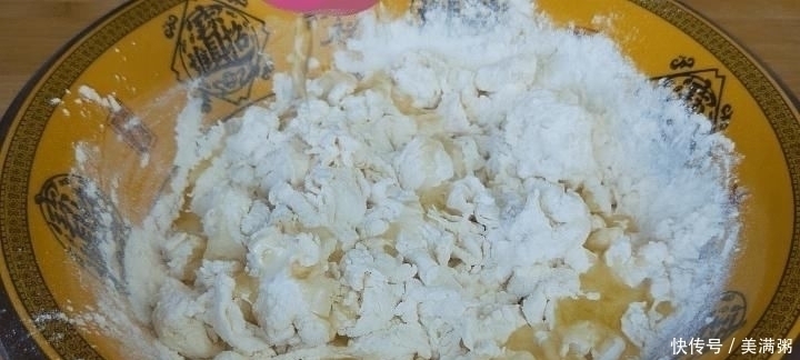 北方人|面粉别蒸馒头了,教你一个新吃法,比油条还香,我家一周吃5次