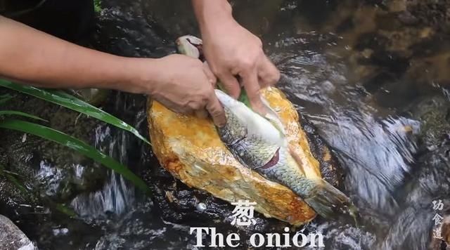  有个|山东有个大爷版李子柒！“玩木头”爆红海外！能造2600年前“鲁班凳”