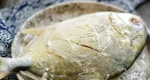  好吃|鲳鱼别再清蒸了，教你简单做红烧鲳鱼，美味下饭，好吃极了