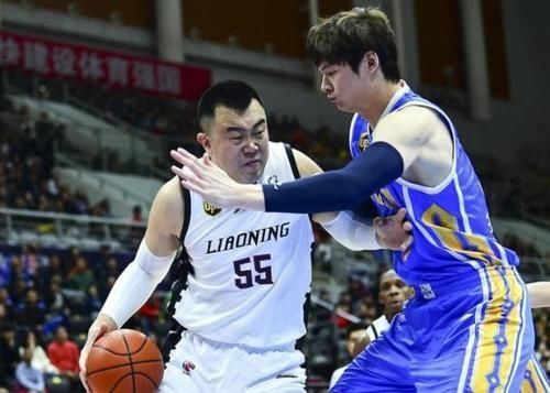 王哲林|10分钟0分2犯!CBA第一中锋被打爆 韩德君单节10+9授课大王