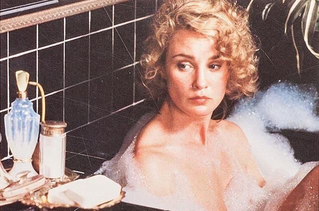 精神病院|被母亲送进精神病院,注射胰岛素,被电击,被老鼠咬,老了还会怕