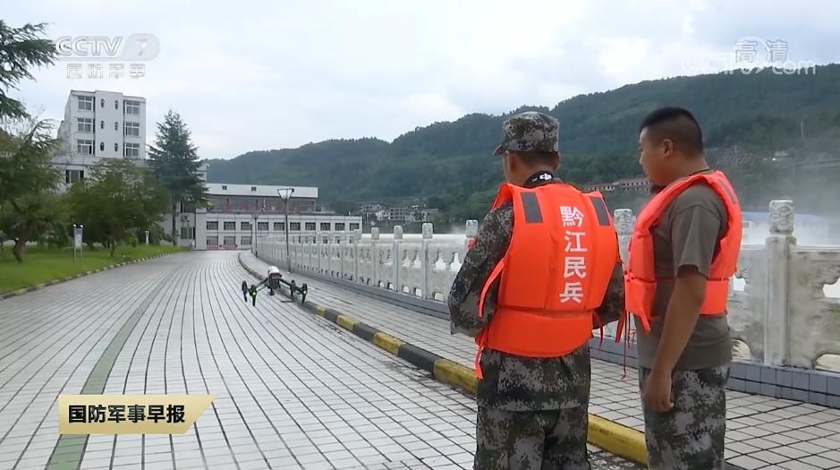  救生圈|新装备保障解放军抗洪安全 5厘米腰带可瞬间变成救生圈