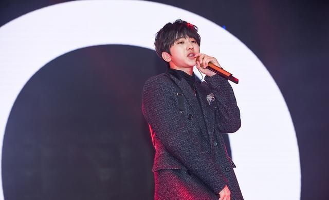 资源|参加完跑男，又来到了浪姐，蔡徐坤品牌新图公开，这资源太好了吧