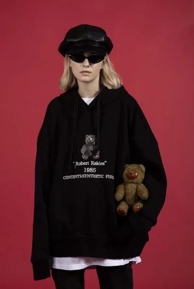 万茜|万茜的红西装吴昕的剪刀发夹被追着问哪买？是姐姐带火的小众品牌